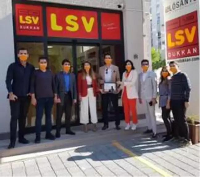 Turuncu Beyazlılar Derneği'nden Lösev'e 1954 TL bağış