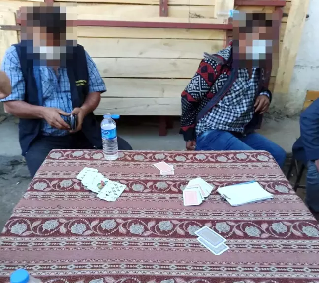 Son dakika haberi: Kula İlçe Jandarma'dan bir kumar baskını daha: 15 kişi kumar oynarken yakalandı