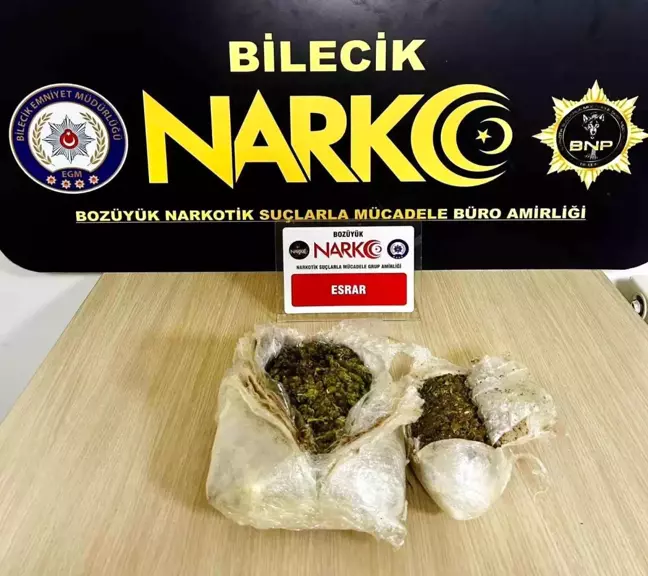 Bilecik'te Otobüs Yolcusunda 833 Gram Esrar Ele Geçirildi