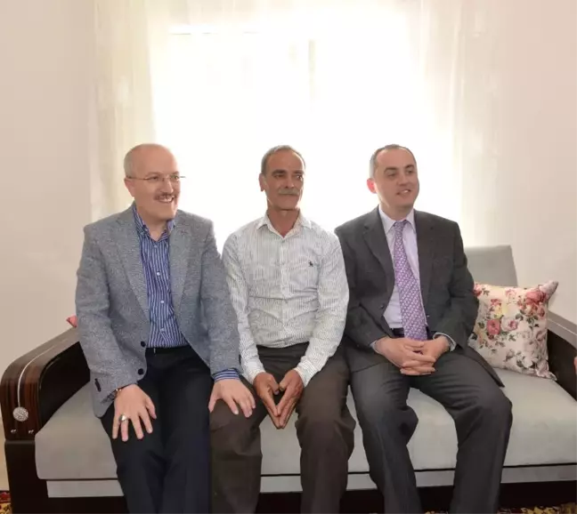 Evi Yıkılan Vatandaşa Prefabrik Ev