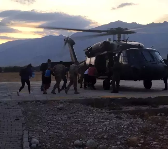 Pencereden düşen çocuk helikopterle hastaneye ulaştırıldı