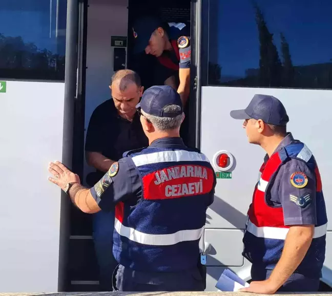 Katile müebbet, oğluna beraat verildi