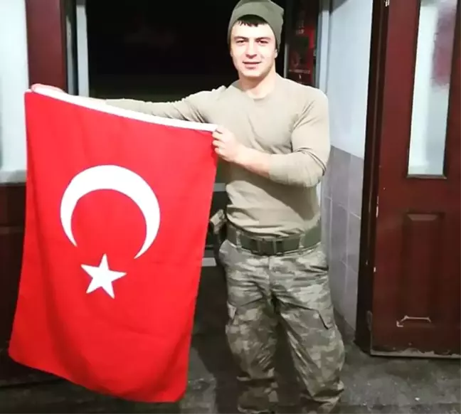 Dha Yurt - Şehit Uzman Çavuş Fazlıoğlu'nun Baba Evi Bayraklarla Donatıldı