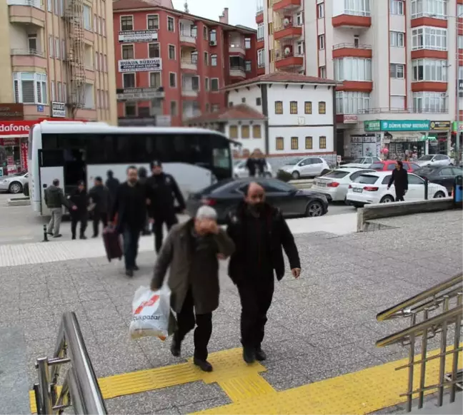 Çorum'da Fetö'den Gözaltına Alınan 14 Kişi Adliyeye Sevk Edildi