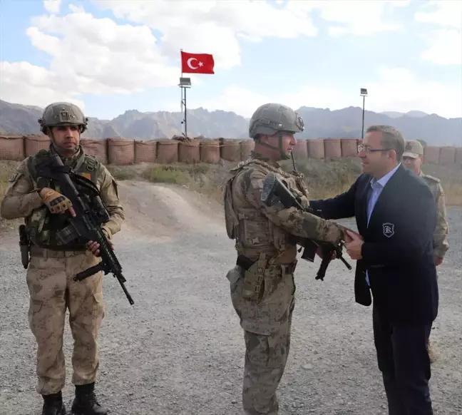 Kars Valisi ve Belediye Başkan Vekili Polat, Şehittepe Üs Bölgesi'nde incelemede bulundu