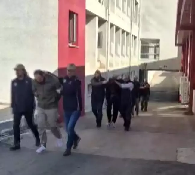 Adana'da DEAŞ Üyesi 4 Şüpheli Yakalandı