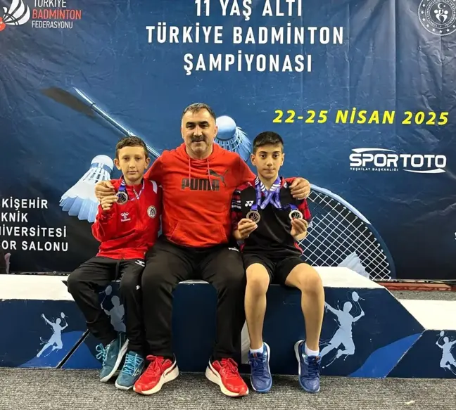 Erzincanlı Genç Yetenekler Badminton Şampiyonası'nda 3 Madalya Kazandı