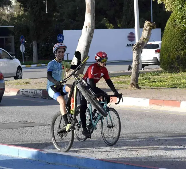 Muratpaşa'da Atatürk'ün gelişi anısına bisiklet turu