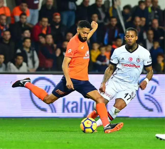 Spor Toto Süper Lig: Medipol Başakşehir: 1 - Beşiktaş: 0 (İlk Yarı)