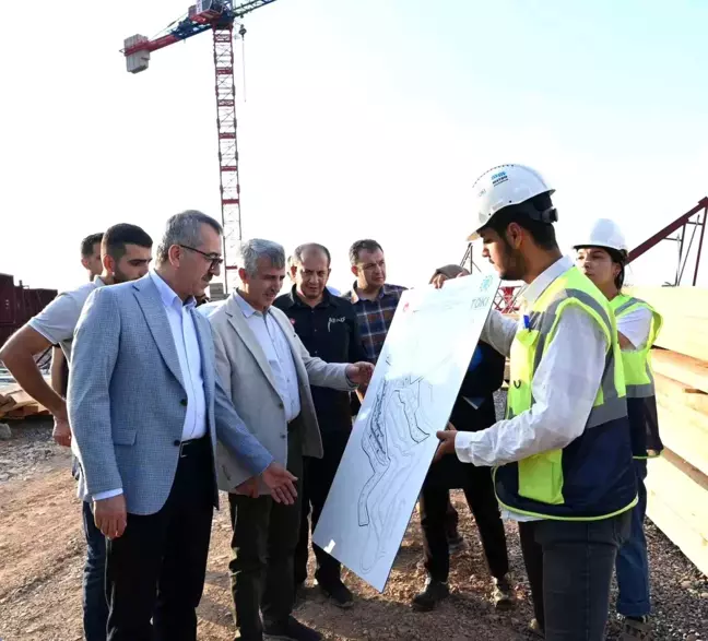 Kahramanmaraş'ta deprem konutları incelemesi