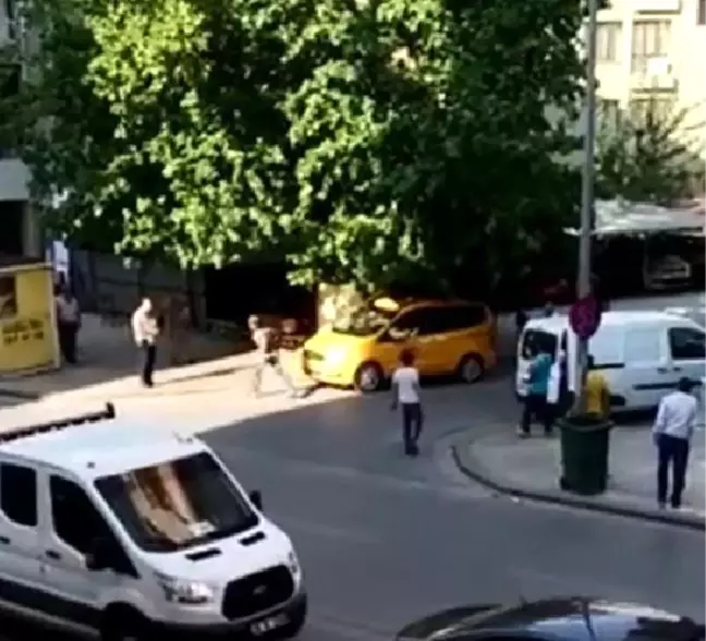 Boşanmak Üzere Olduğu Eşinin Erkek Arkadaşını Bıçakladı