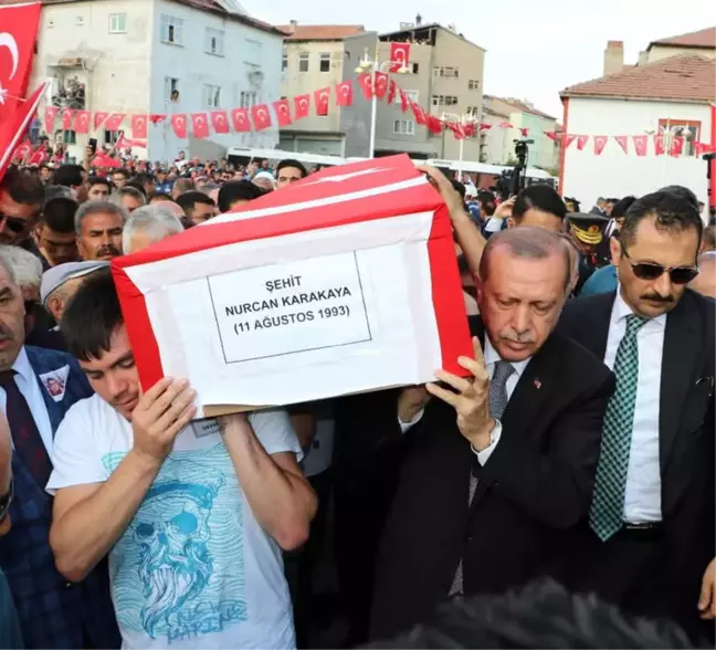 Şehit Anne ve Oğluna Gözü Yaşlı Veda