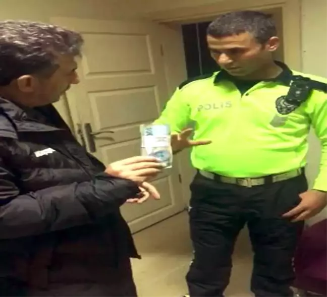 Polis yerde bulduğu 10 bin TL'yi yaka kamerası sayesinde sahibine ulaştırdı
