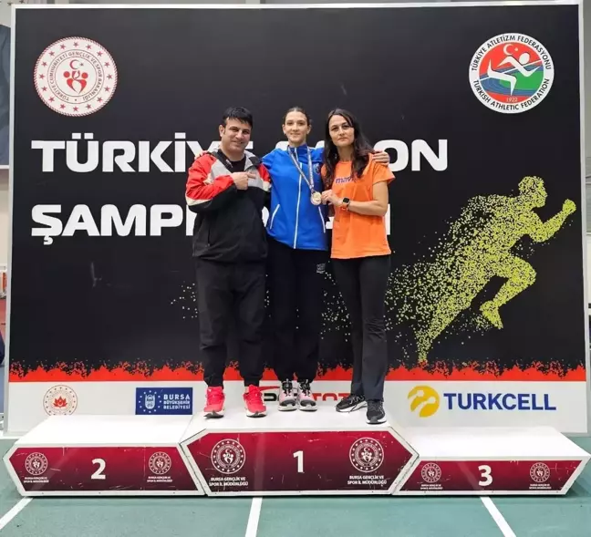 Eylül Aygül, Türkiye Atletizm Salon Şampiyonası'nda Altın ve Bronz Madalya Kazandı