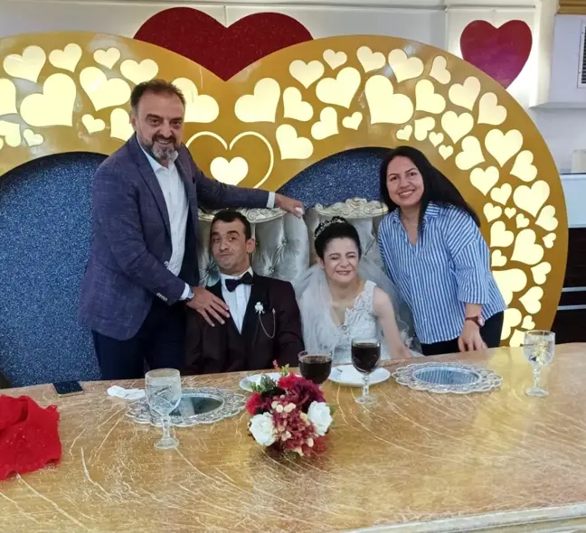 Engelli çiftin aşkı engel tanımadı