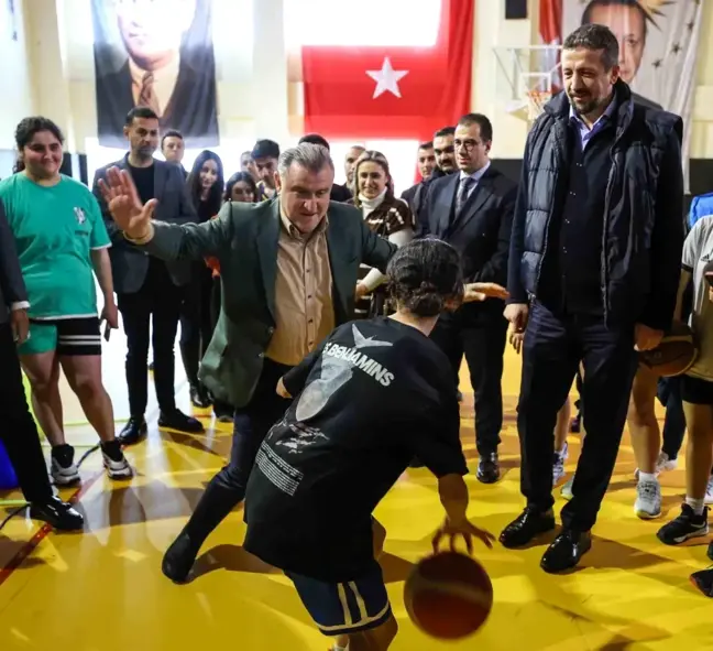 Gençlik ve Spor Bakanı Osman Aşkın Bak, Basketbol Gençler Türkiye Birinciliği Finallerinde Forma Giyecek