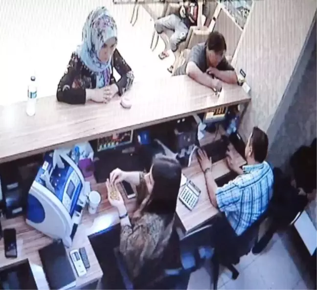 Altın bozduran kadına, yanlış hesaplamayla 15 bin 235 lira fazla ödeme yaptı