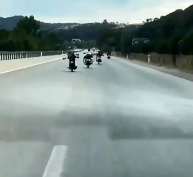 Çanakkale'de Tehlikeli Motosiklet Gösterisi