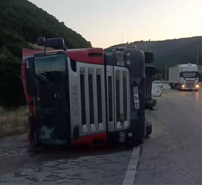 Samsun'da saman yüklü tırın devrilmesi sonucu bir kişi yaralandı