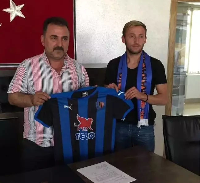 Karacabey Birlikspor Emre Akdağ ve Yasin Tosun'la İmzaladı
