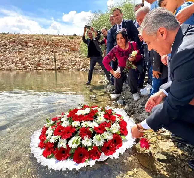 Kahramanmaraş'ta Depremde Hayatını Kaybedenler İçin Fisandun Barajına Çelenk Bırakıldı