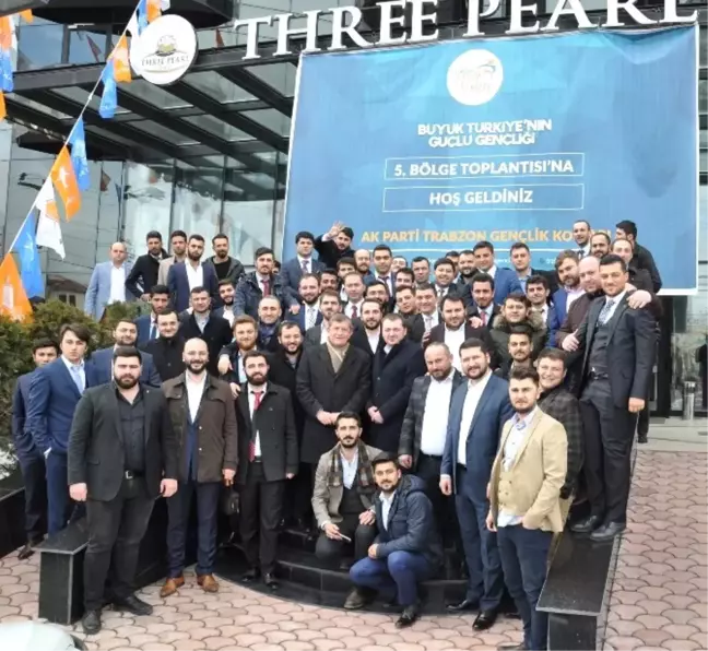 Ak Partili Gençler Referandum Çalışmaları Öncesi Trabzon'da Toplandı