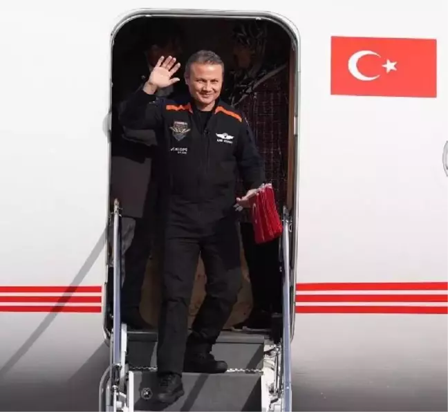 Türkiye'nin ilk astronotu Alper Gezeravcı ABD'den döndü