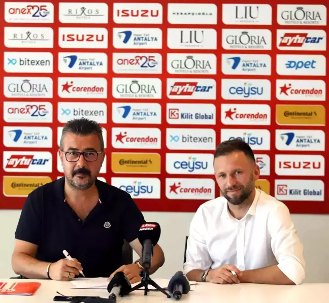 Hakan Özmert 1 yıl daha Antalyaspor'da
