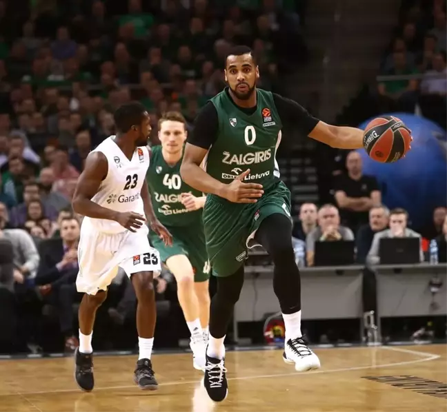 Barcelona, Brandon Davies'i transfer etti