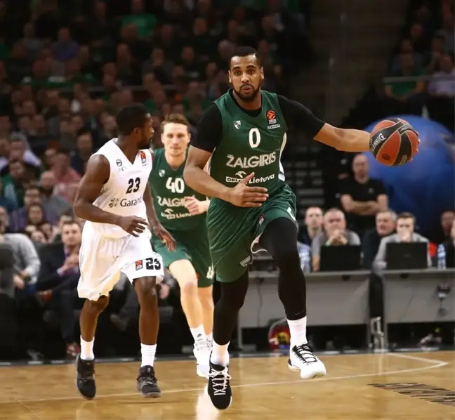 Barcelona, Brandon Davies'i transfer etti