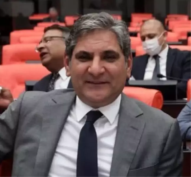 CHP'li Aykut Erdoğdu ve YDK üyesi eşi partiden istifa etti