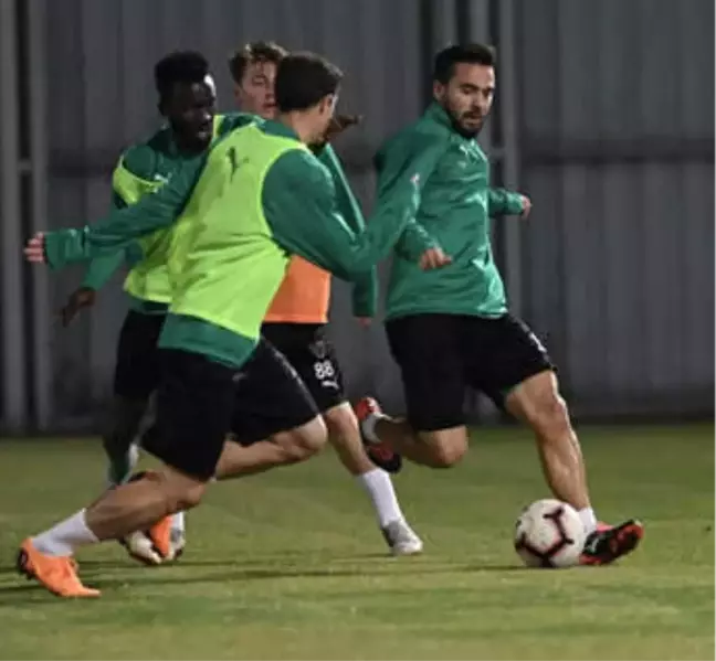 Bursaspor'da Affedilen Yusuf ve Furkan Antrenmanda