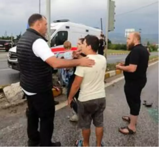 Vali Kaldırım Sakarya'ya gelir gelmez önünde yaşanan kazaya müdahale etti