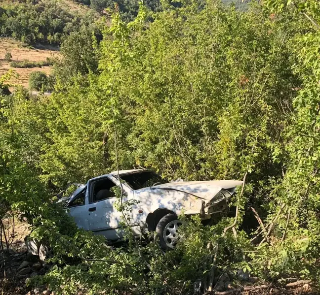 Sinop'ta Otomobil Şarampole Devrildi: 4 Yaralı