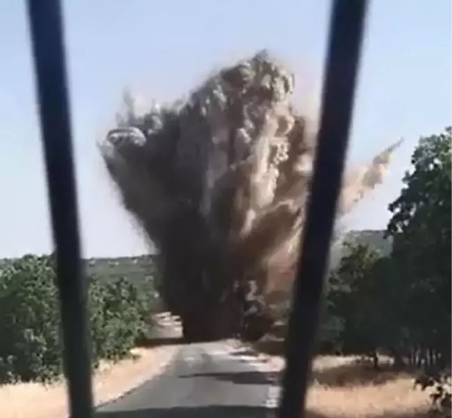 Köy Yoluna Tuzaklanan Patlayıcı Böyle İmha Edildi