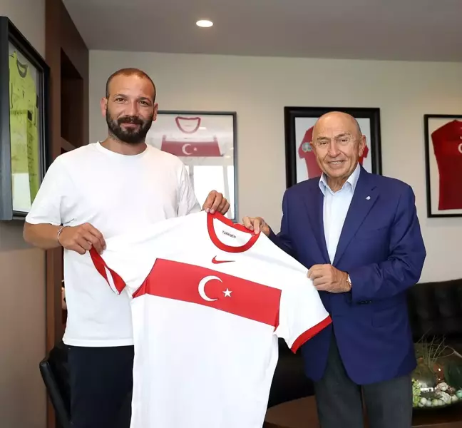 Türkiye Profesyonel Futbolcular Derneği Başkanı Saffet Akyüz'den Nihat Özdemir'e ziyaret