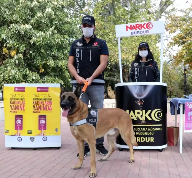 Burdur'da polis açtığı standla vatandaşı bilgilendirdi