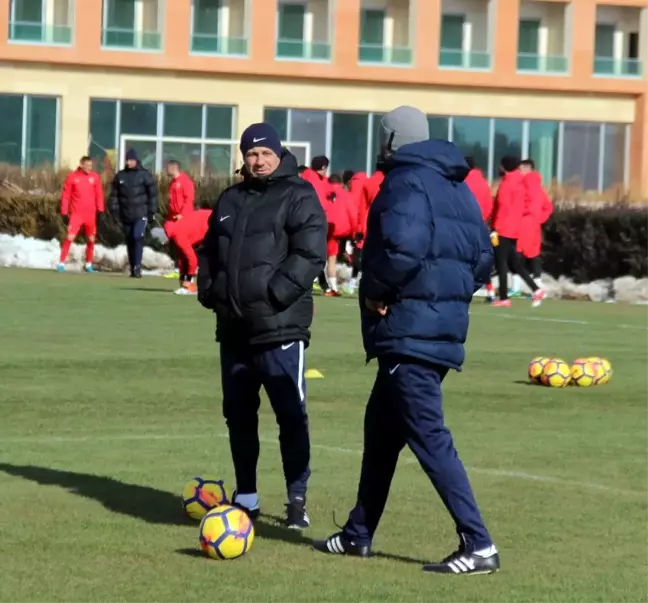 Kayserispor, Medipol Başakşehir'e Bileniyor