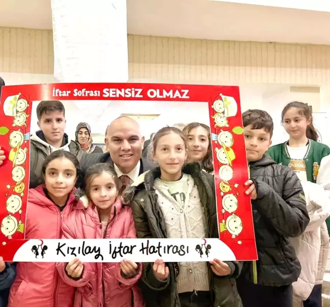 Ağrılı yetimler Kızılay'ın iftar sofrasında buluştu