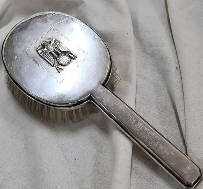 Avustralya'da bir müzayede evinin Hitler'in eşyalarını satması tepki çekti