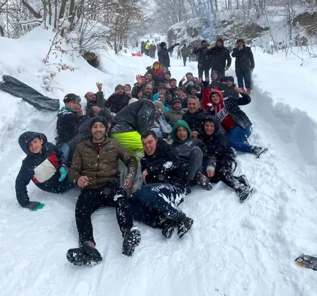 Kumru'da Kar Kayak Eğlencesi Renkli Anlara Sahne Oldu