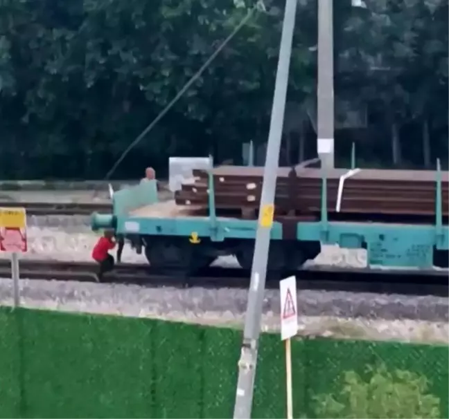 Osmaniye'de Çocukların Tehlikeli Oyun Anları Kamerada