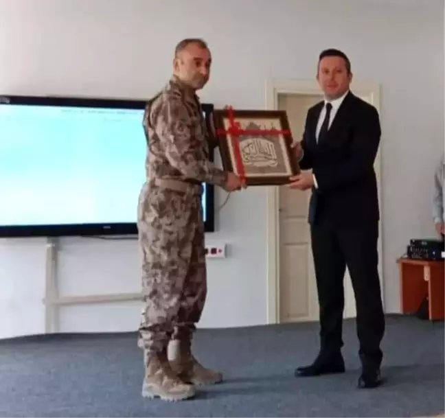 Özel Harekat Daire Başkanı Sungurlu'da öğrencilerle buluştu