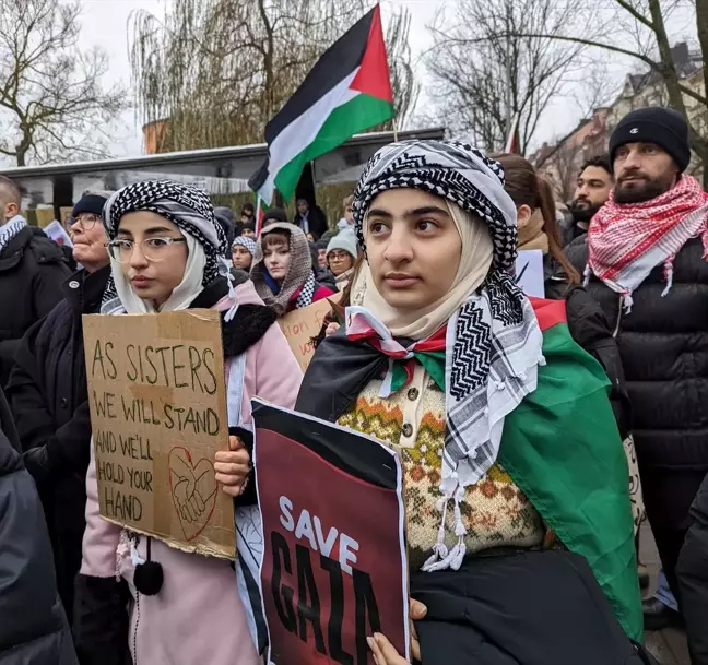 Stockholm'de Filistin İçin Gösteri: İsrail Büyükelçiliği'ne Yürüdüler