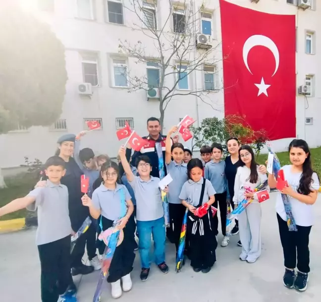 Jandarma, 23 Nisan'ı Öğrencilerle Birlikte Kutladı