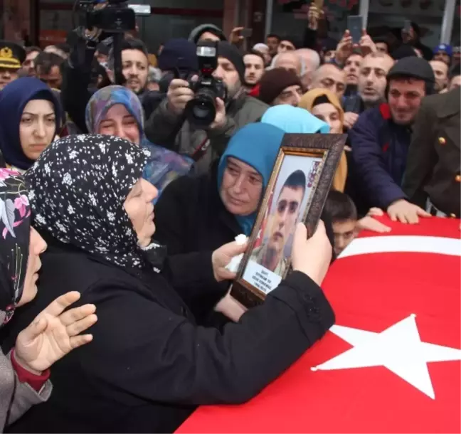 Şehit Korkmaz'ın Cenazesi Son Kez Evine Getirildi