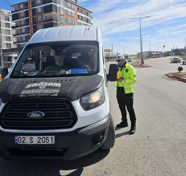 Besni'de Öğrenci Servislerine Güvenlik Denetimi