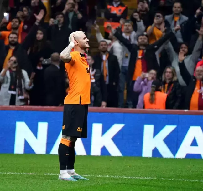 Spor Toto Süper Lig: Galatasaray: 1 Medipol Başakşehir: 0 (İlk yarı)