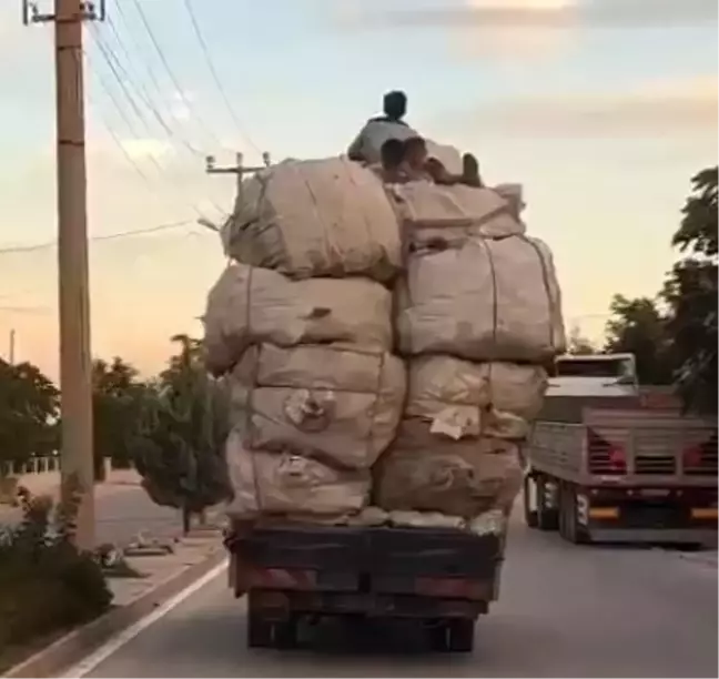 Konya'da Kamyonetin Kasasında Yolculuk Yapan Çocuklar Tehlike Saçtı