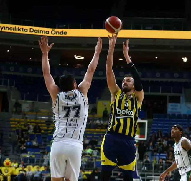 Fenerbahçe Beko, Darüşşafaka'yı mağlup etti